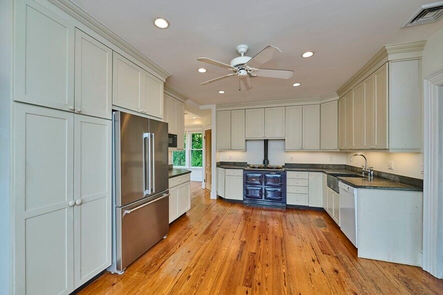 Building Photo - 16 Indiana Ter