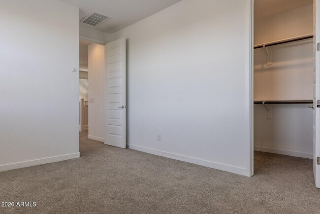 Building Photo - 9115 W Glenrosa Ave