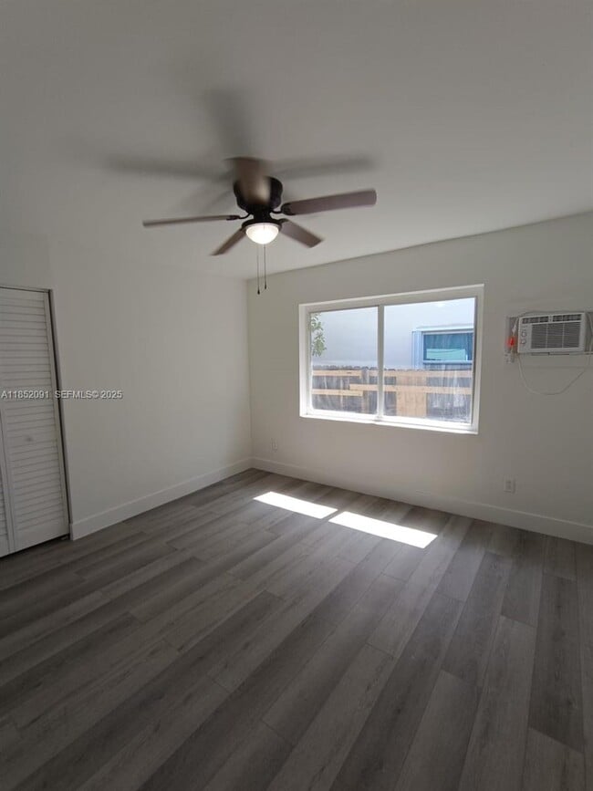 Building Photo - 1857 SW 4th St