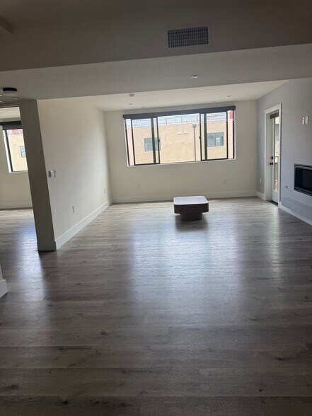 Building Photo - 5923 Laurel Canyon Blvd