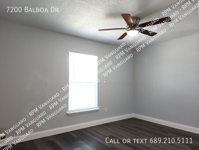 Building Photo - 7200 Balboa Dr