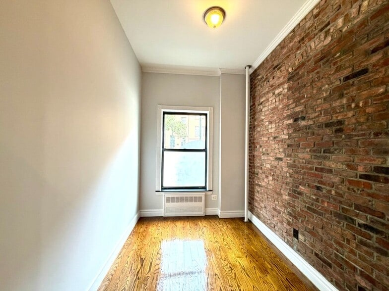 Building Photo - 232 W 14th St