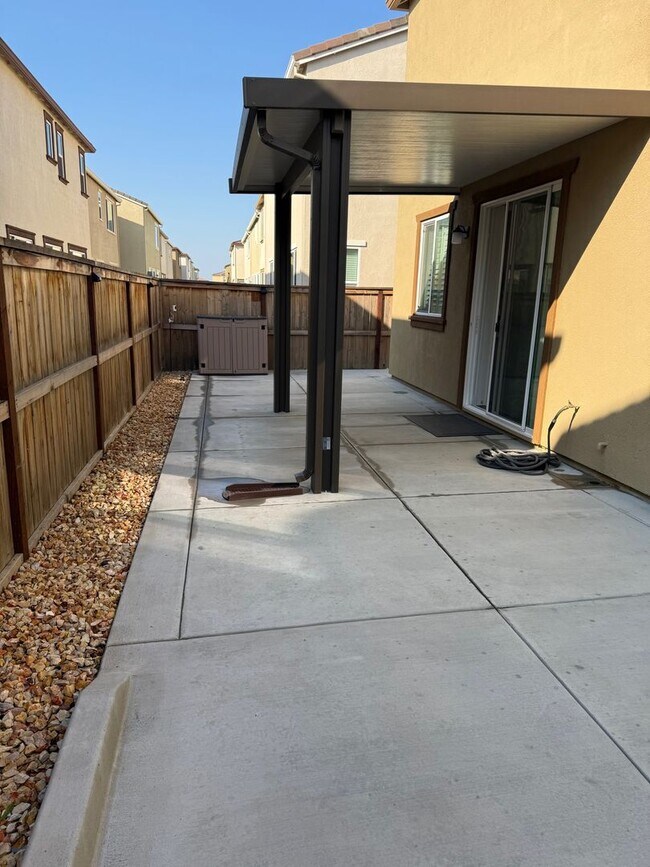 Building Photo - Beautiful home in Northlake!