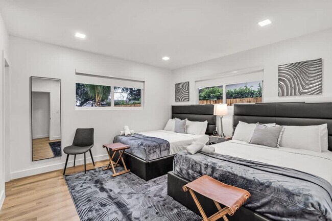 Building Photo - 17621 NE 7th Ave