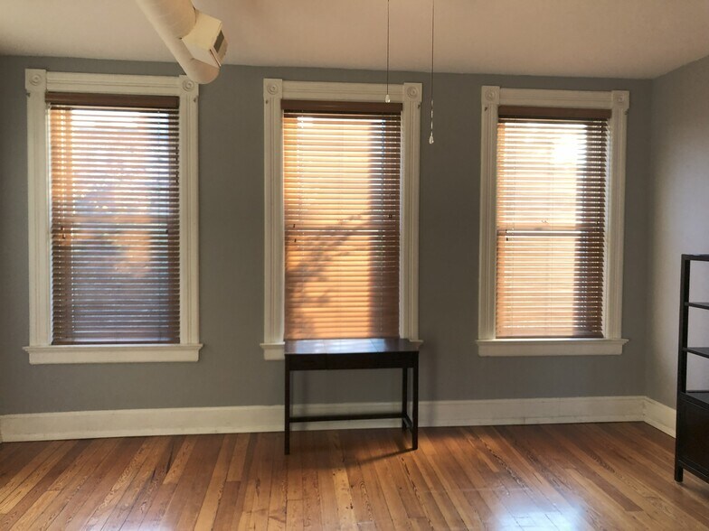 Building Photo - 1406 Sycamore Street