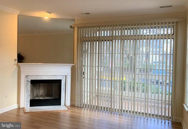 Building Photo - 10816 Antigua Terrace