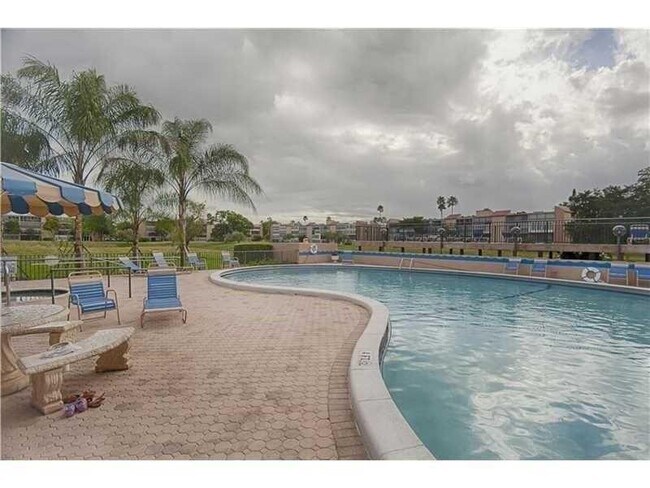 Building Photo - 370 NW 76th Ave