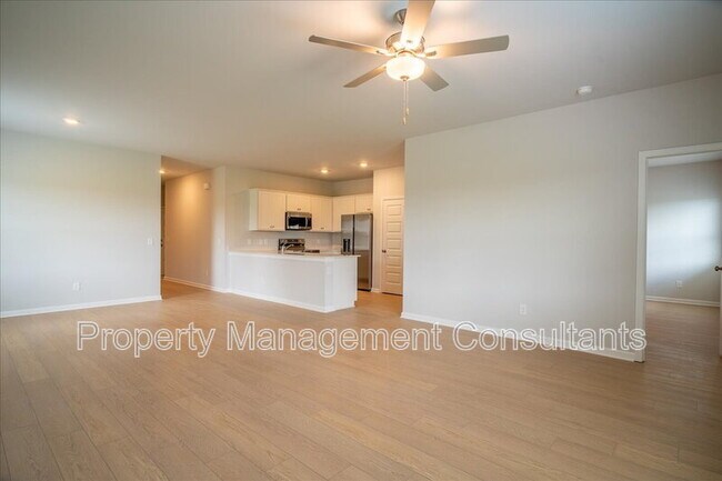 Building Photo - 22845 Dashwood Ln