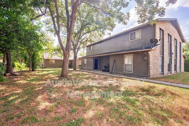Building Photo - 200 Concho St