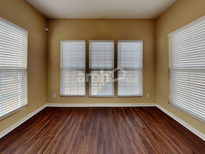 Building Photo - 539 Rockbridge Dr