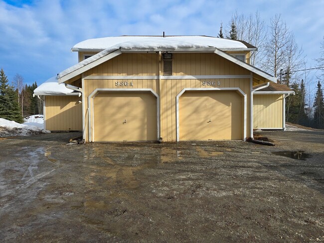 Building Photo - Right on the river! 2 Bedroom, 1.5 Bath, W/Garage, Duplex!