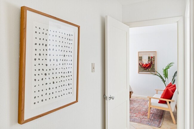 Building Photo - Centrally Located - Minutes from Dell Children's Hospital