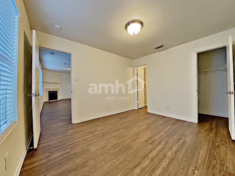 Building Photo - 1126 Deer Pass Drive