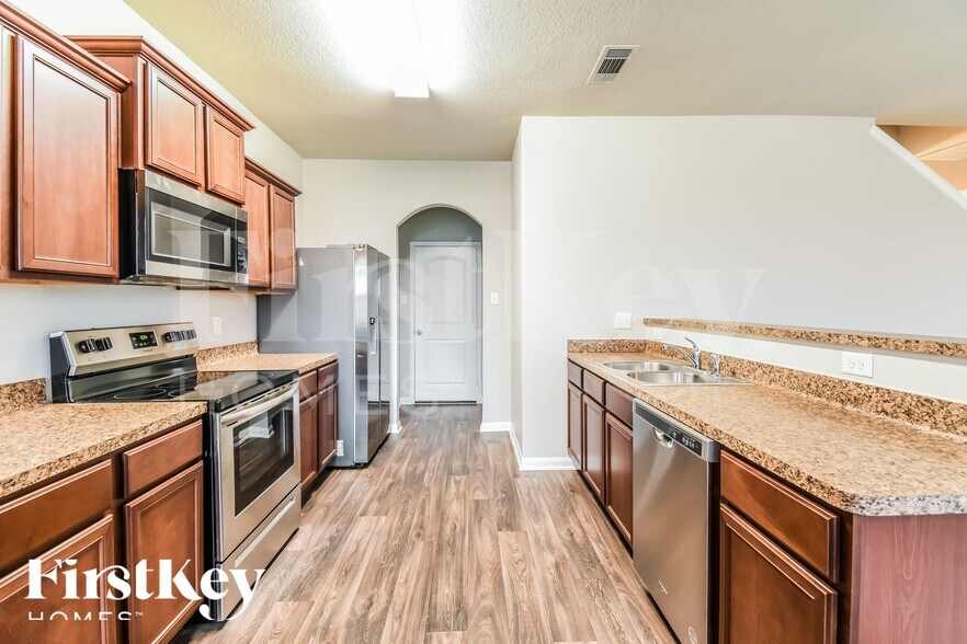 Building Photo - 5931 Golden Cove Rd