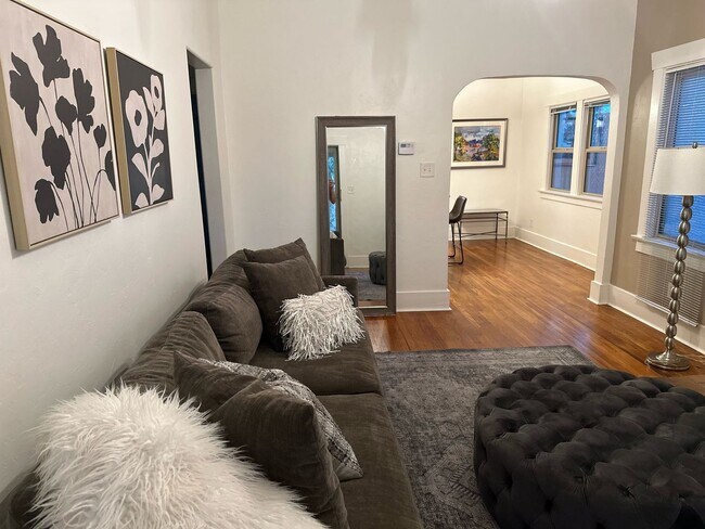 Building Photo - Charming 4BR/2BA Vintage Home in Historic ...