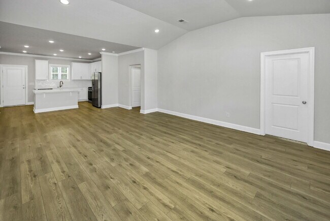 Building Photo - Brand-New 4BR Home in Prime Columbia Location!