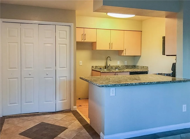 Building Photo - Unit 101