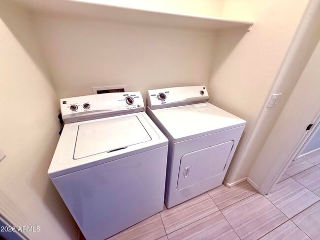 Building Photo - 1884 W Expressman St