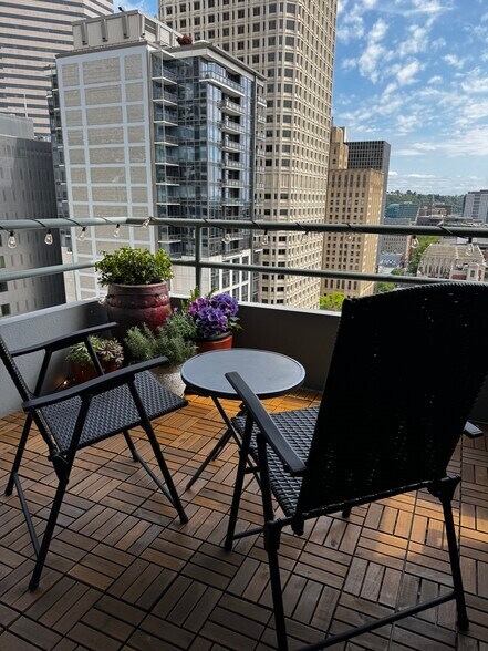 Building Photo - 1107 1st Ave