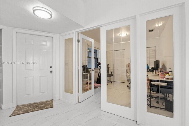 Building Photo - 1211 S Independence Dr