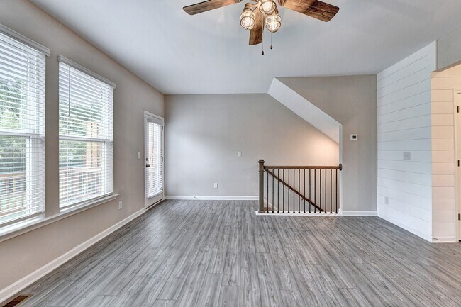 Building Photo - 4655 White St