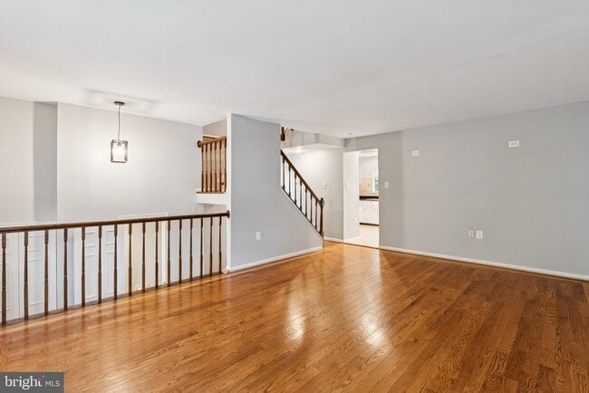 Building Photo - 5790 Burke Towne Ct