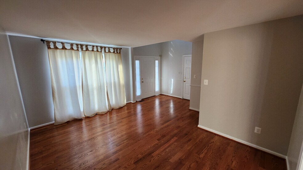 Building Photo - 13005 Bressler Way