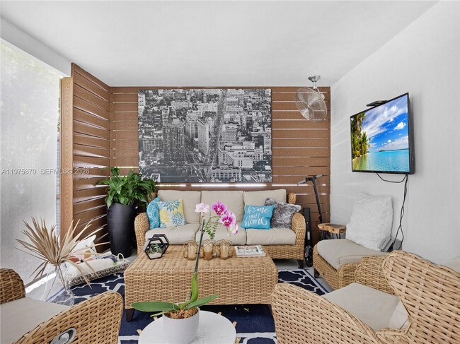 Building Photo - 920 NE 159th St