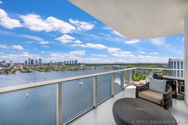 Building Photo - 17301 Biscayne Blvd
