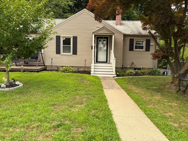 Building Photo - 157 Sycamore St
