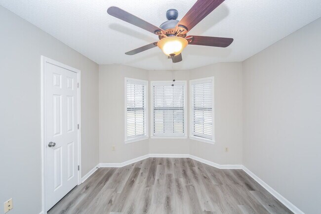 Building Photo - 7130 Larkfield Rd