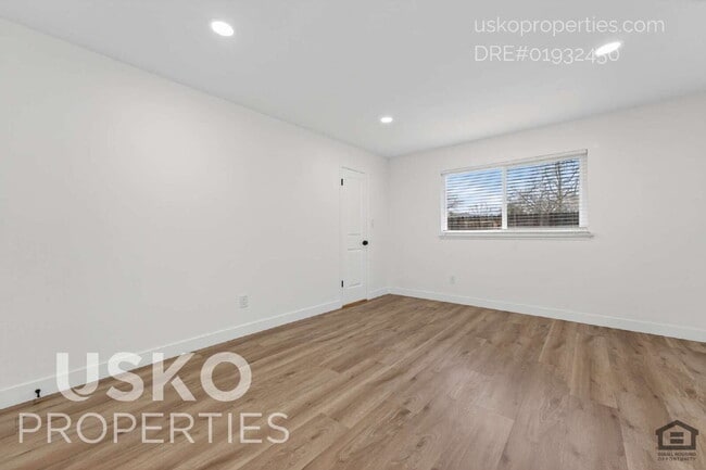 Building Photo - "Charming 2-Bed Duplex in Rancho Cordova – 1,110 Sq Ft of Comfort!"