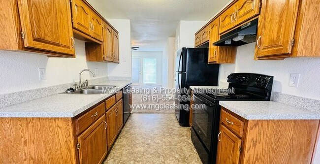 Building Photo - 3 bedroom Duplex with unique floor plan for rent in the Northland