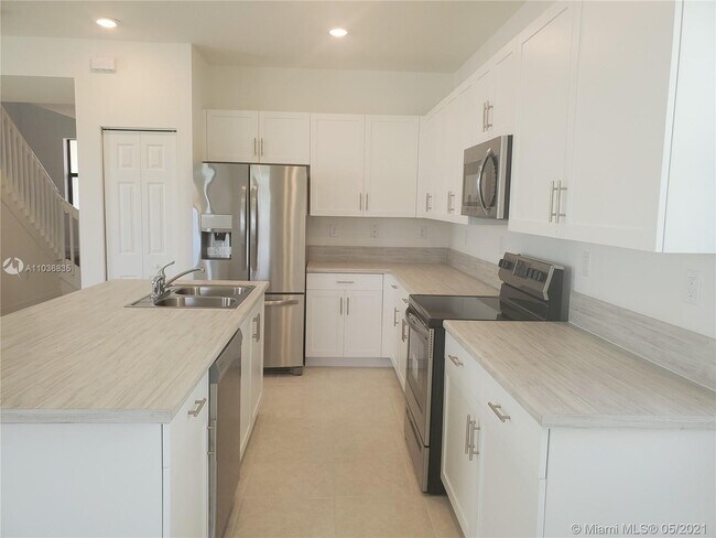 Building Photo - 11036 W 35th Way