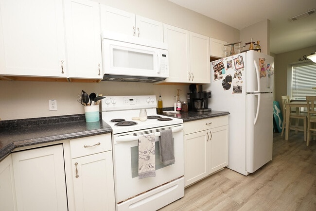 Building Photo - 1503 Green Acres Blvd