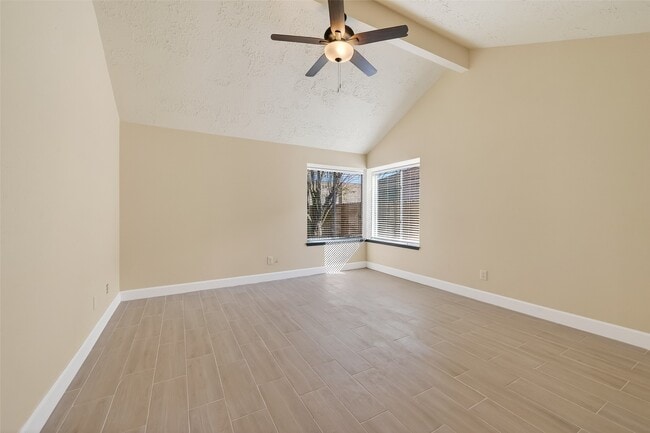 Building Photo - 7534 8 Willows Rd