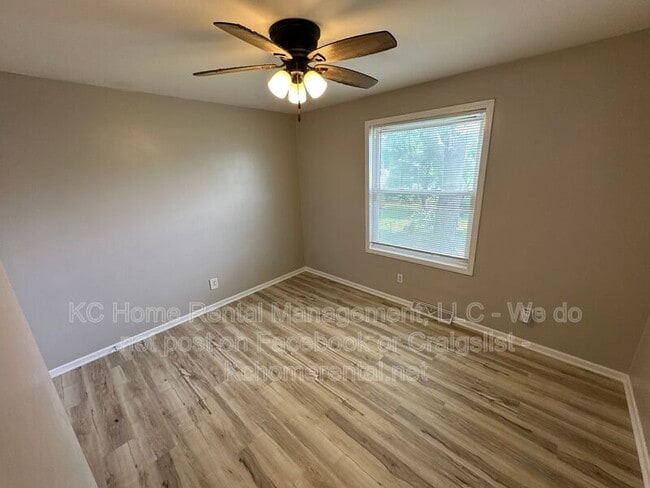 Building Photo - 5029 NE 56th Pl