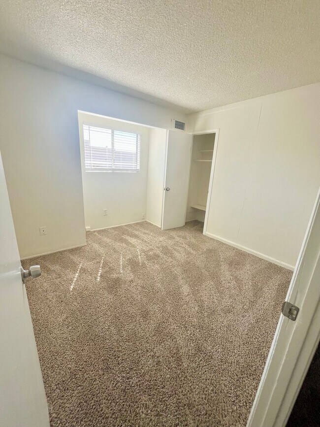 Building Photo - 1450 Melrose Ave