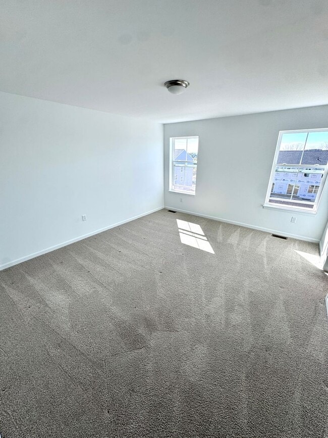 Building Photo - Newer Construction THREE BEDROOM/2.5 BATH TWIN