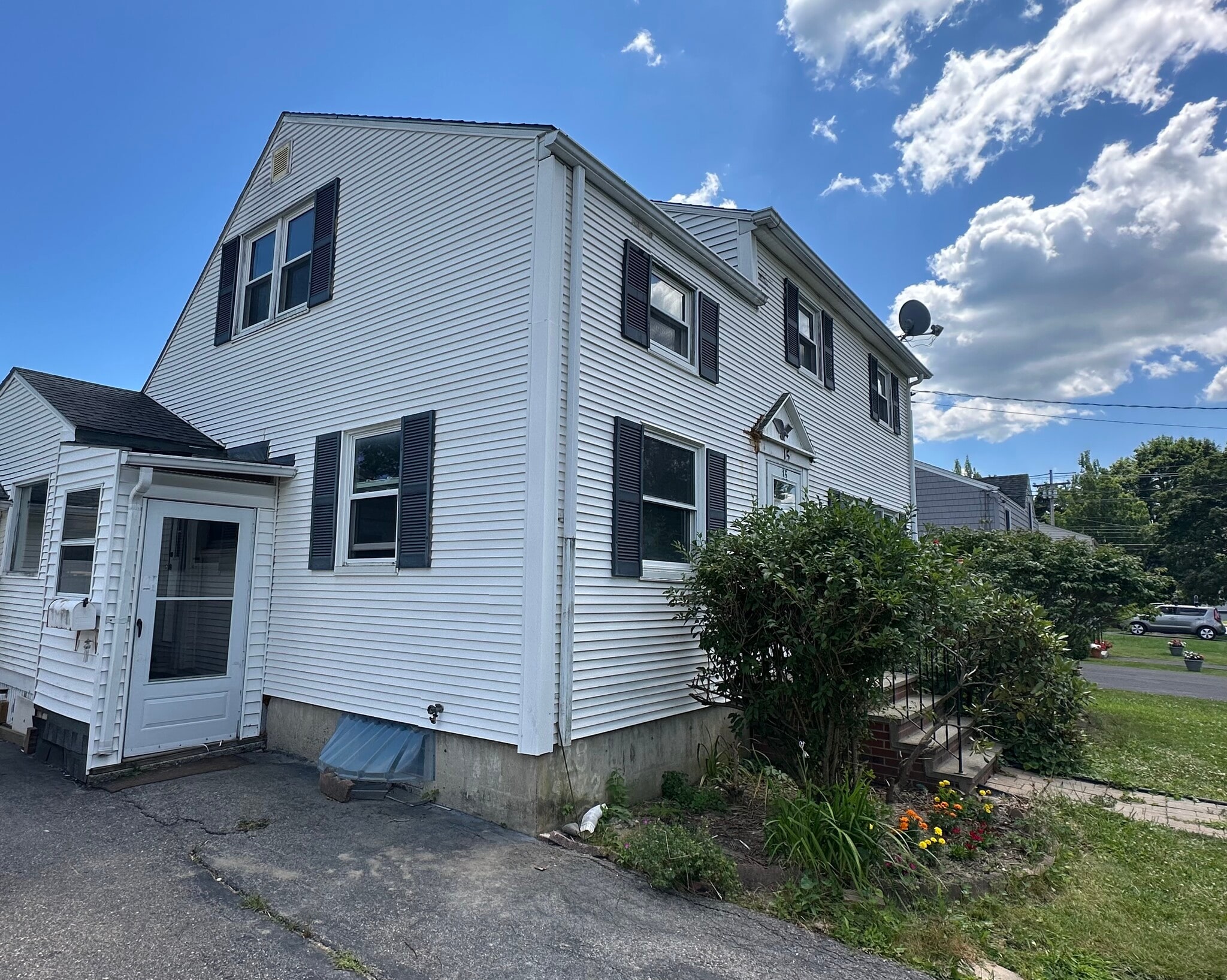Building Photo - 15 Craigie St