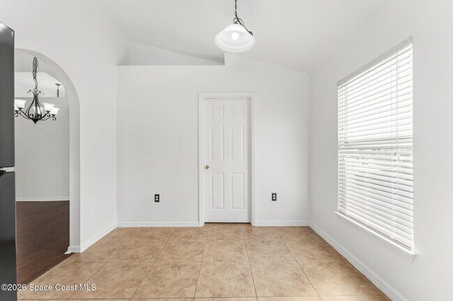 Building Photo - 4426 Four Lakes Dr