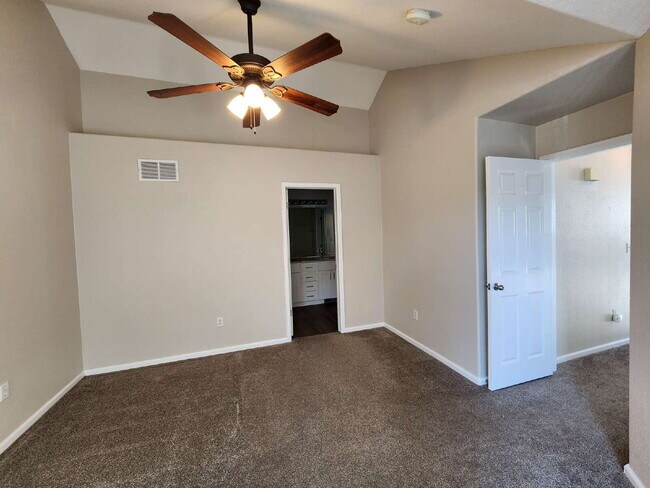 Building Photo - Spacious Two-Suite Townhome With Garage, Fireplace And Community Pool