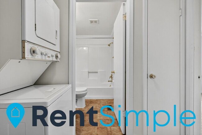 Building Photo - 11 S Church St