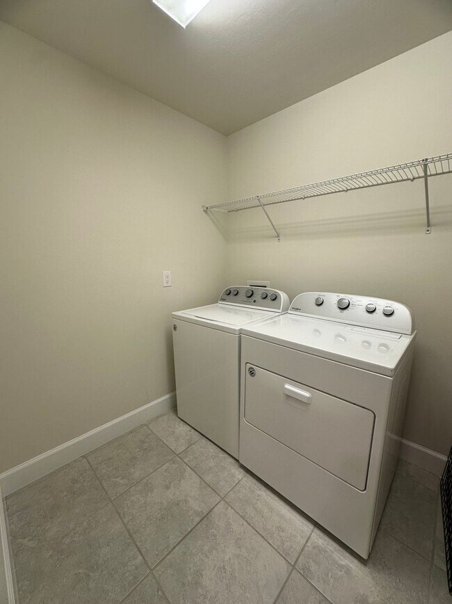 Building Photo - 9074 Bexley Dr