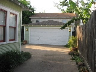 Building Photo - 1021 E 16th St