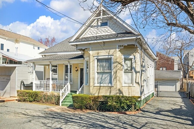 Building Photo - 252 Malone St