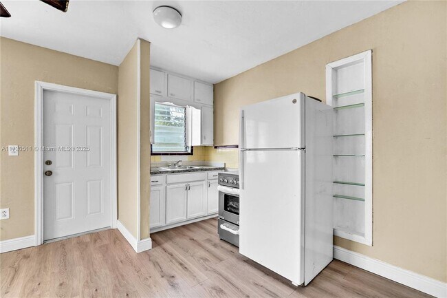 Building Photo - 57 SW 51st Ct