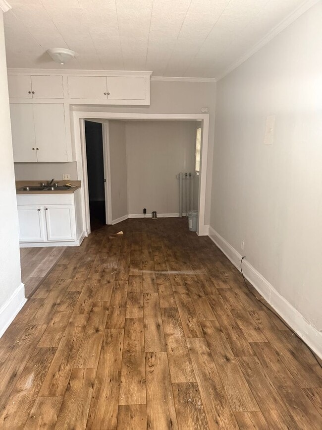 Building Photo - Three Bedroom Two Bath House