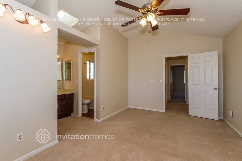 Building Photo - 4923 N Wildflowers Way