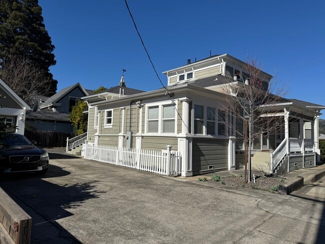 Building Photo - 1603 Main St